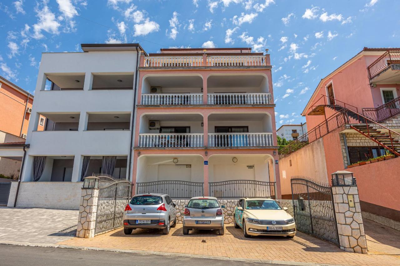 קריקווניצה Apartments Lacic 2 מראה חיצוני תמונה