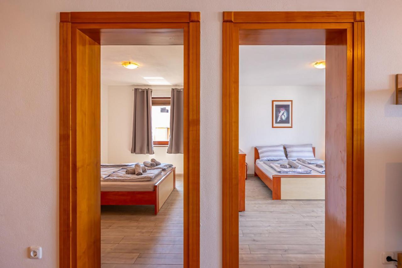 קריקווניצה Apartments Lacic 2 מראה חיצוני תמונה
